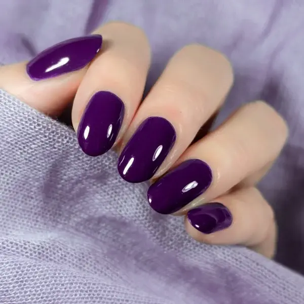 Exemplo visual de esmaltação em gel nas mãos
